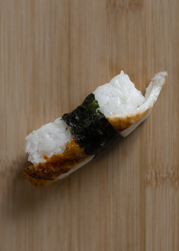 картинка Суши с угрем суши-маркета "Каэру"