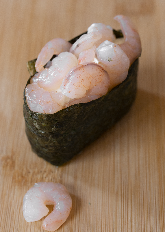 картинка Суши с креветкой и сливочным сыром суши-маркета "Каэру"