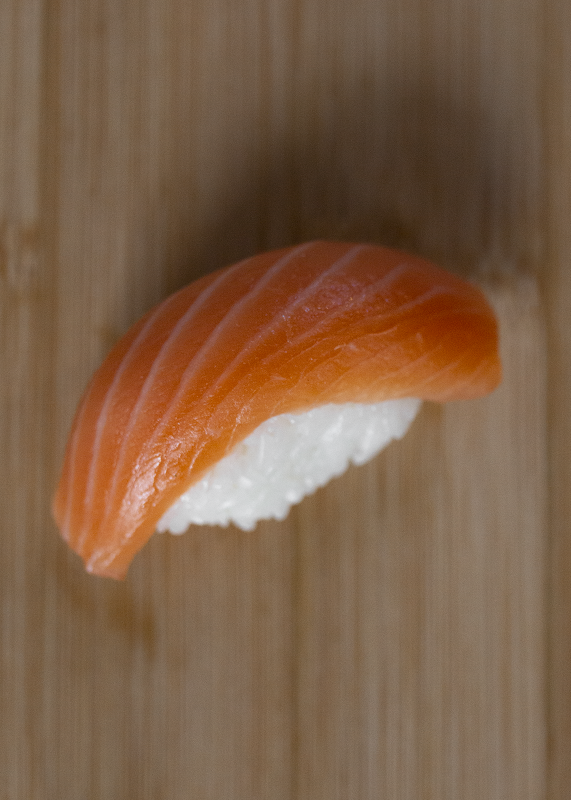 картинка Суши с лососем суши-маркета "Каэру"