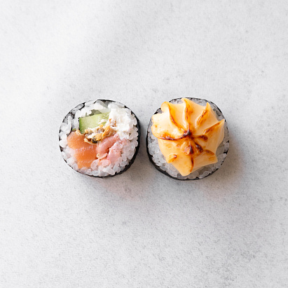 картинка Запеченный ролл с морепродуктами суши-маркета "Каэру"