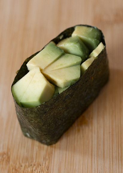 картинка Суши с авокадо суши-маркета "Каэру"