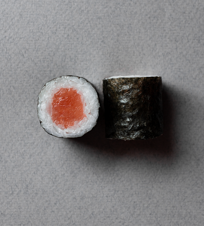 картинка Мини ролл с копченым лососем суши-маркета "Каэру"
