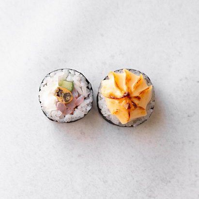 картинка Запеченный ролл с креветками и мидиями суши-маркета "Каэру"